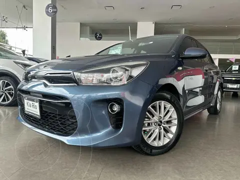 Kia Rio Hatchback EX Aut usado (2020) color Azul financiado en mensualidades(enganche $71,450 mensualidades desde $4,216)