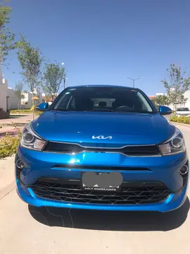 Kia Rio Hatchback EX Aut usado (2023) color Azul precio $310,000