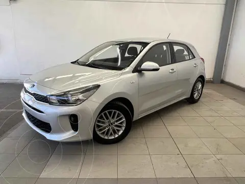 Kia Rio Hatchback LX usado (2019) color Plata financiado en mensualidades(enganche $61,312 mensualidades desde $5,263)