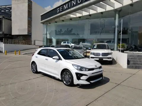 Kia Rio Hatchback S Pack usado (2022) color Blanco precio $295,000