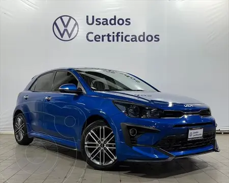 Kia Rio Hatchback S Pack usado (2023) color Azul financiado en mensualidades(enganche $92,378 mensualidades desde $8,422)