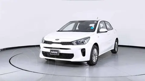 Kia Rio Hatchback LX Aut usado (2020) color Blanco precio $302,999