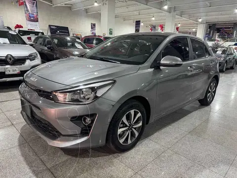 Kia Rio Hatchback EX Aut usado (2022) color Gris financiado en mensualidades(enganche $72,758 mensualidades desde $5,566)