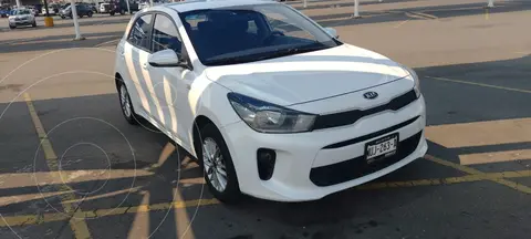 Kia Rio Hatchback LX Aut usado (2019) color Blanco precio $205,000