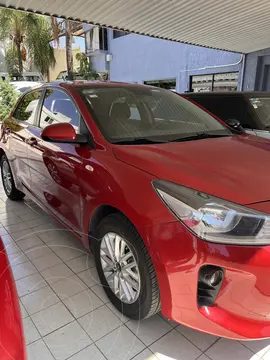 Kia Rio Hatchback LX Aut usado (2019) color Rojo precio $255,000