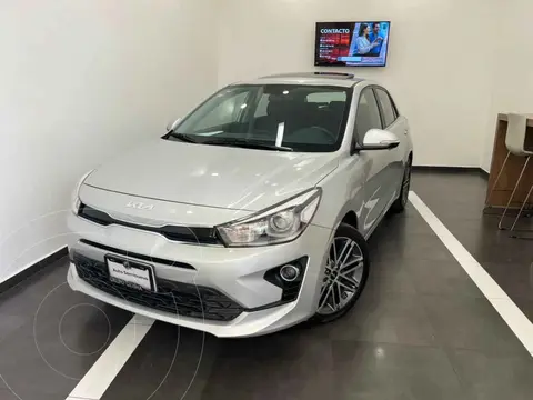 Kia Rio Hatchback EX Pack Aut usado (2023) color Plata financiado en mensualidades(enganche $63,800 mensualidades desde $6,294)