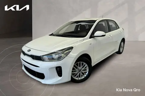 Kia Rio Hatchback LX usado (2020) color Blanco financiado en mensualidades(enganche $66,762 mensualidades desde $5,731)