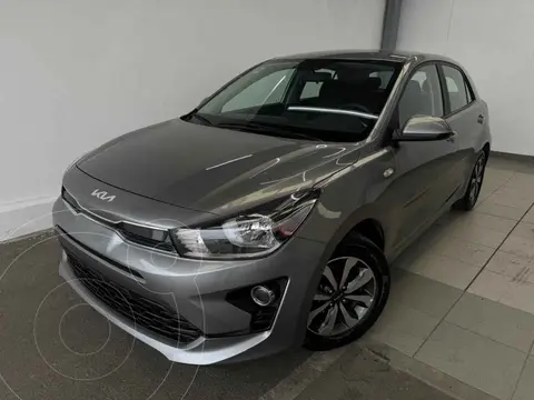 Kia Rio Hatchback LX usado (2023) color Gris precio $310,000