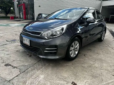 Kia Rio Hatchback EX usado (2017) color Gris precio $219,000