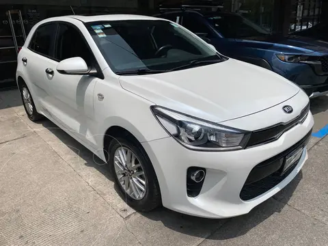 Kia Rio Hatchback EX usado (2020) color Blanco financiado en mensualidades(enganche $63,750 mensualidades desde $7,115)