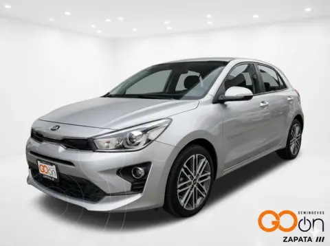 Kia Rio Hatchback EX Pack Aut usado (2021) color KIAIRONIRON GREY precio $275,000