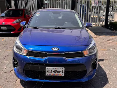 Kia Rio Hatchback EX Aut usado (2018) color Azul financiado en mensualidades(enganche $82,992 mensualidades desde $6,437)