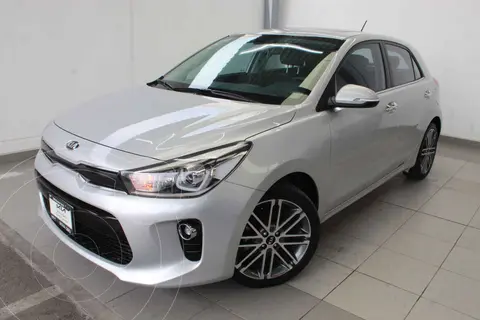 foto Kia Rio Hatchback EX Pack Aut usado (2020) color Plata precio $305,000