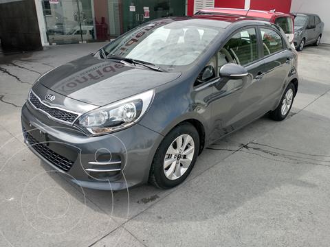 Kia Rio Hatchback EX usado (2017) color Gris precio $215,000