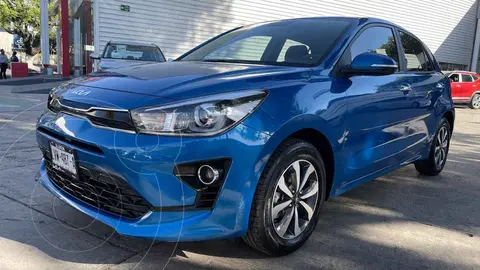 Kia Rio Hatchback EX Aut usado (2023) color Azul precio $325,000