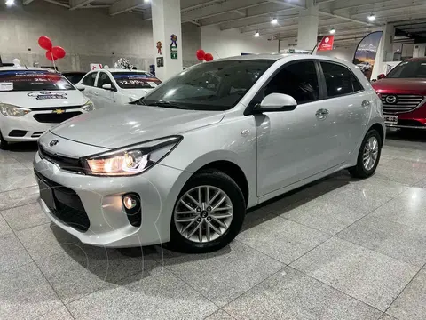 Kia Rio Hatchback EX usado (2020) color Plata precio $245,000