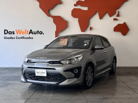 Kia Rio Hatchback EX Pack Aut usado (2022) color Plata precio $370,000