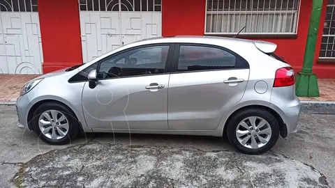 foto Kia Rio Hatchback EX Pack Aut usado (2017) color Plata precio $187,000