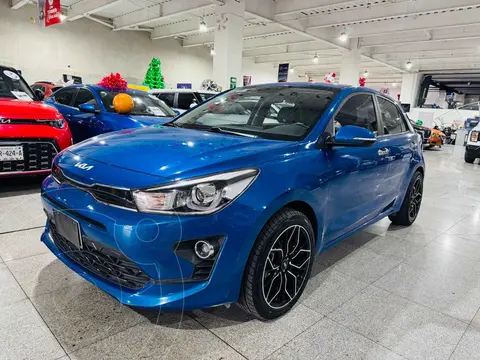 Kia Rio Hatchback EX Pack Aut usado (2023) color Azul precio $295,000