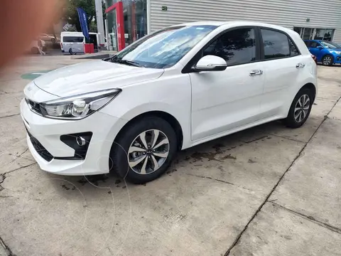 Kia Rio Hatchback EX usado (2023) color Blanco precio $329,000