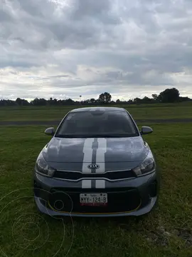 Kia Rio Hatchback LX usado (2020) color Gris precio $220,000
