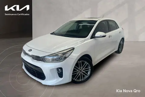 Kia Rio Hatchback EX Pack Aut usado (2019) color Blanco precio $255,000