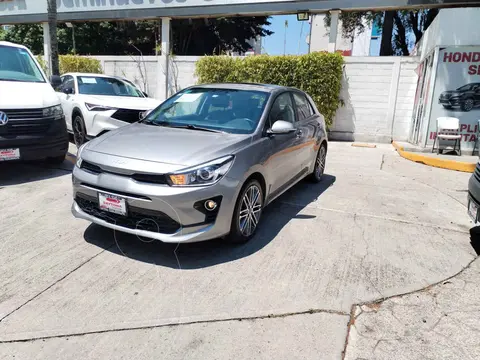 Kia Rio Hatchback EX Pack Aut usado (2023) color Gris precio $278,000