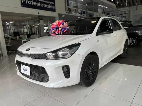 Kia Rio Hatchback LX Aut usado (2020) color Blanco financiado en mensualidades(enganche $64,854 mensualidades desde $4,961)