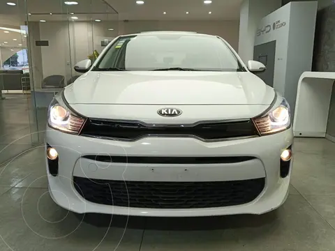 Kia Rio Hatchback EX Pack Aut usado (2020) color Blanco financiado en mensualidades(enganche $50,000 mensualidades desde $6,500)