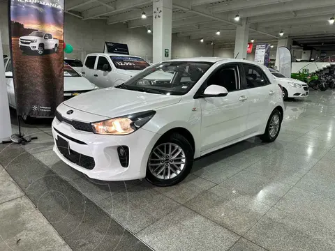 Kia Rio Hatchback LX Aut usado (2018) color Blanco financiado en mensualidades(enganche $58,560 mensualidades desde $4,480)