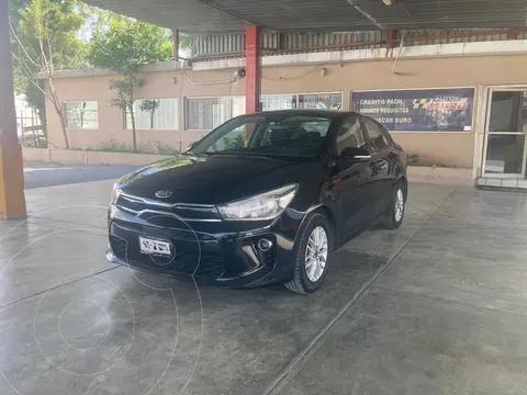 Kia Rio Hatchback EX Aut usado (2018) color Negro Perla precio $225,000