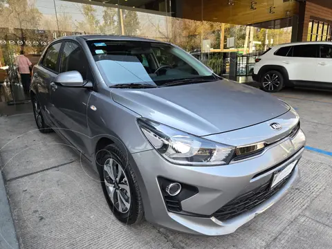 Kia Rio Hatchback EX Aut usado (2021) color Gris Urbano precio $267,000