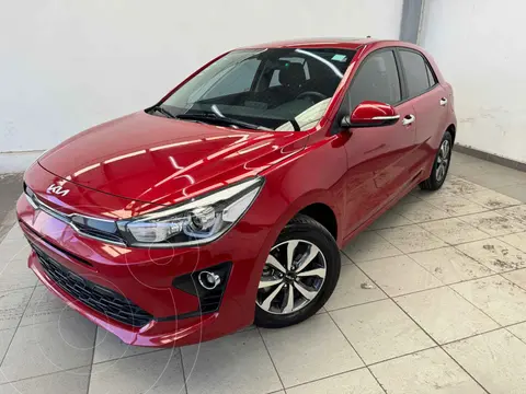Kia Rio Hatchback EX usado (2022) color Rojo financiado en mensualidades(enganche $81,205 mensualidades desde $6,971)