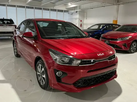 Kia Rio Hatchback LX usado (2022) color Rojo Encendido precio $275,000