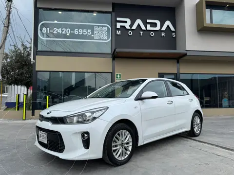 Kia Rio Hatchback EX usado (2020) color Blanco precio $218,000