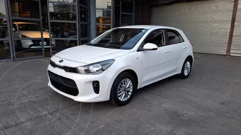 Kia Rio Hatchback LX Aut usado (2018) color Blanco precio $205,000