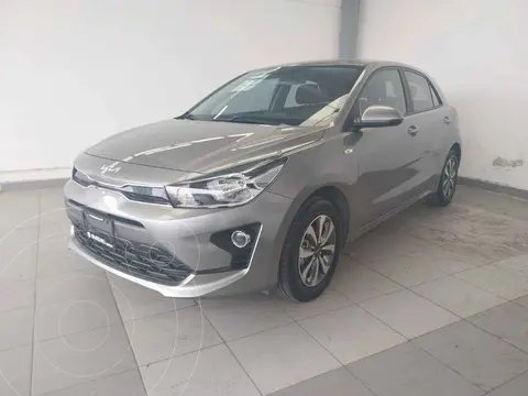 Kia Rio Hatchback LX usado (2022) color Gris precio $276,000