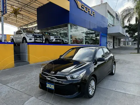 Kia Rio Hatchback LX usado (2020) color Negro precio $229,800