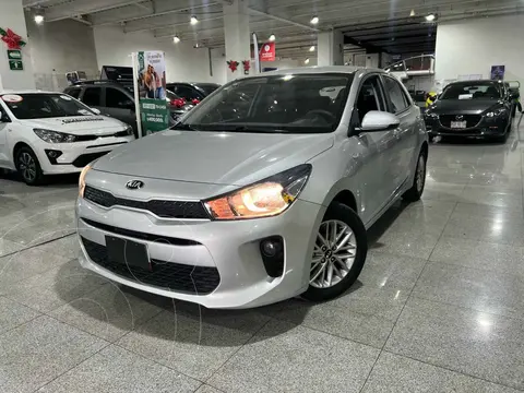 Kia Rio Hatchback LX Aut usado (2019) color Plata precio $250,000