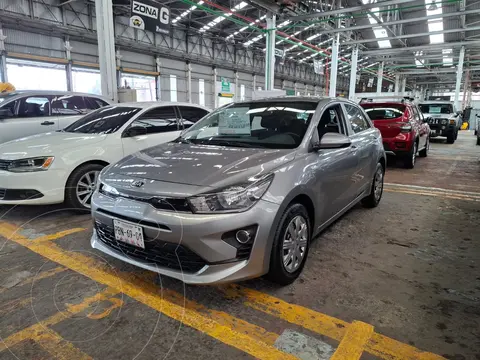 Kia Rio Hatchback LX usado (2021) color Plata financiado en mensualidades(enganche $66,400 mensualidades desde $6,000)