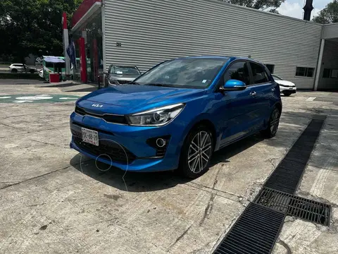 Kia Rio Hatchback EX Pack Aut usado (2022) color Azul precio $319,000