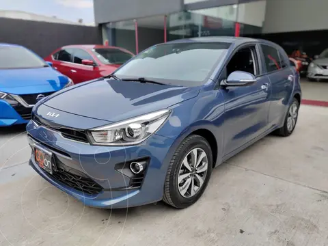 Kia Rio Hatchback EX Aut usado (2022) color Azul financiado en mensualidades(enganche $79,025 mensualidades desde $6,043)