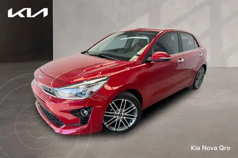 Kia Rio Hatchback EX Pack Aut usado (2022) color Rojo financiado en mensualidades(enganche $91,288 mensualidades desde $7,836)