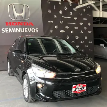 Kia Rio Hatchback EX usado (2019) color Negro precio $302,000