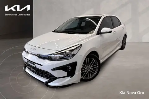 Kia Rio Hatchback S Pack usado (2023) color Blanco financiado en mensualidades(enganche $97,282 mensualidades desde $8,351)