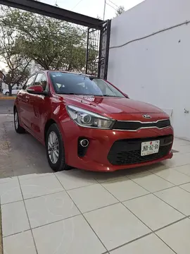 Kia Rio Hatchback EX Aut usado (2018) color Rojo Fuego precio $189,000