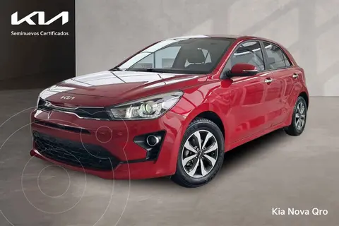 Kia Rio Hatchback EX Aut usado (2023) color Rojo precio $300,000