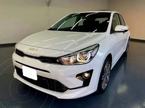 Kia Rio Hatchback EX Pack Aut usado (2022) color Blanco Perla precio $329,000