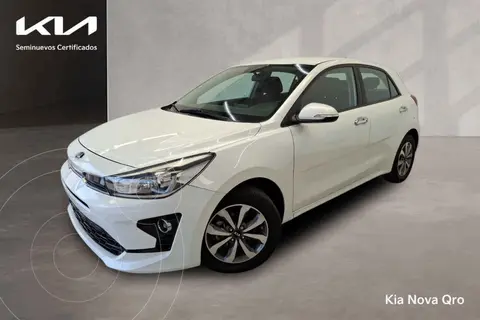 Kia Rio Hatchback EX Aut usado (2021) color Blanco financiado en mensualidades(enganche $70,305 mensualidades desde $6,035)