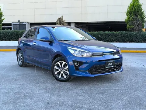 Kia Rio Hatchback EX Pack Aut usado (2023) color Azul precio $289,800